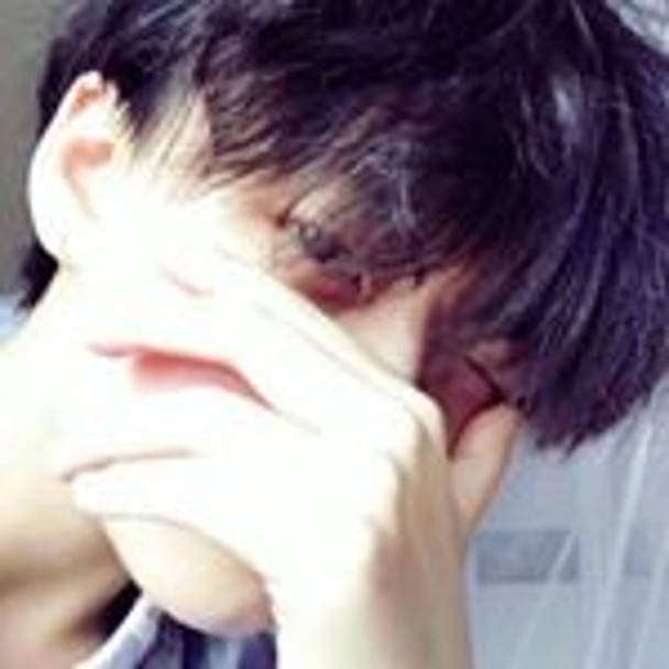 张柏芝意外曝光儿子社交账号 lucas头像超像老爸