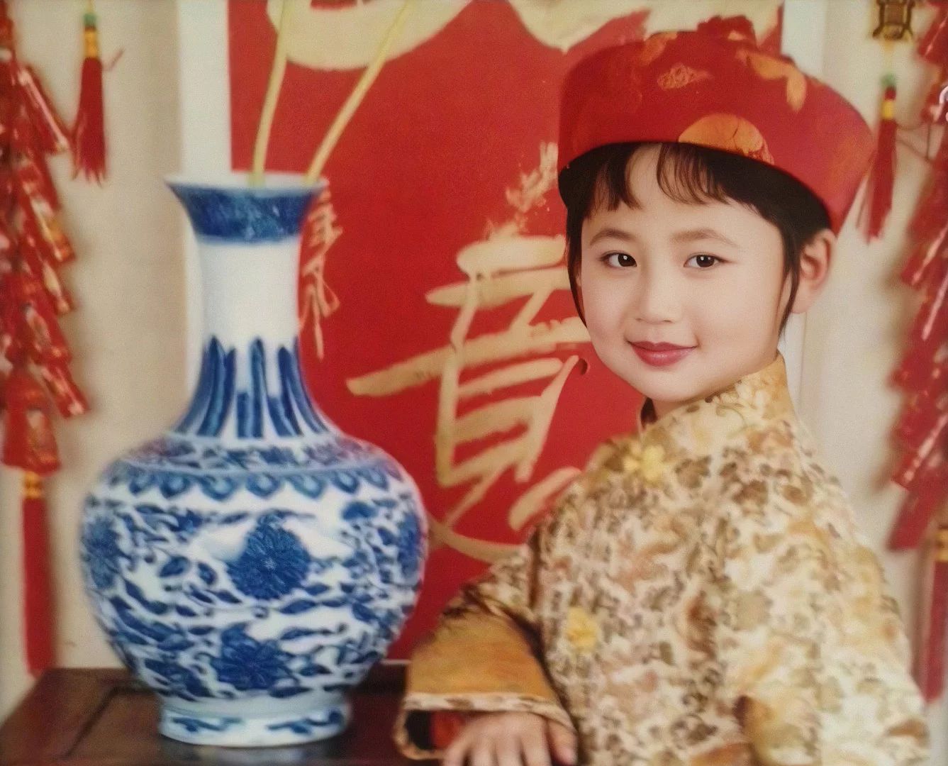 杨紫小时候看上去特别可爱,邻家女孩的感觉!