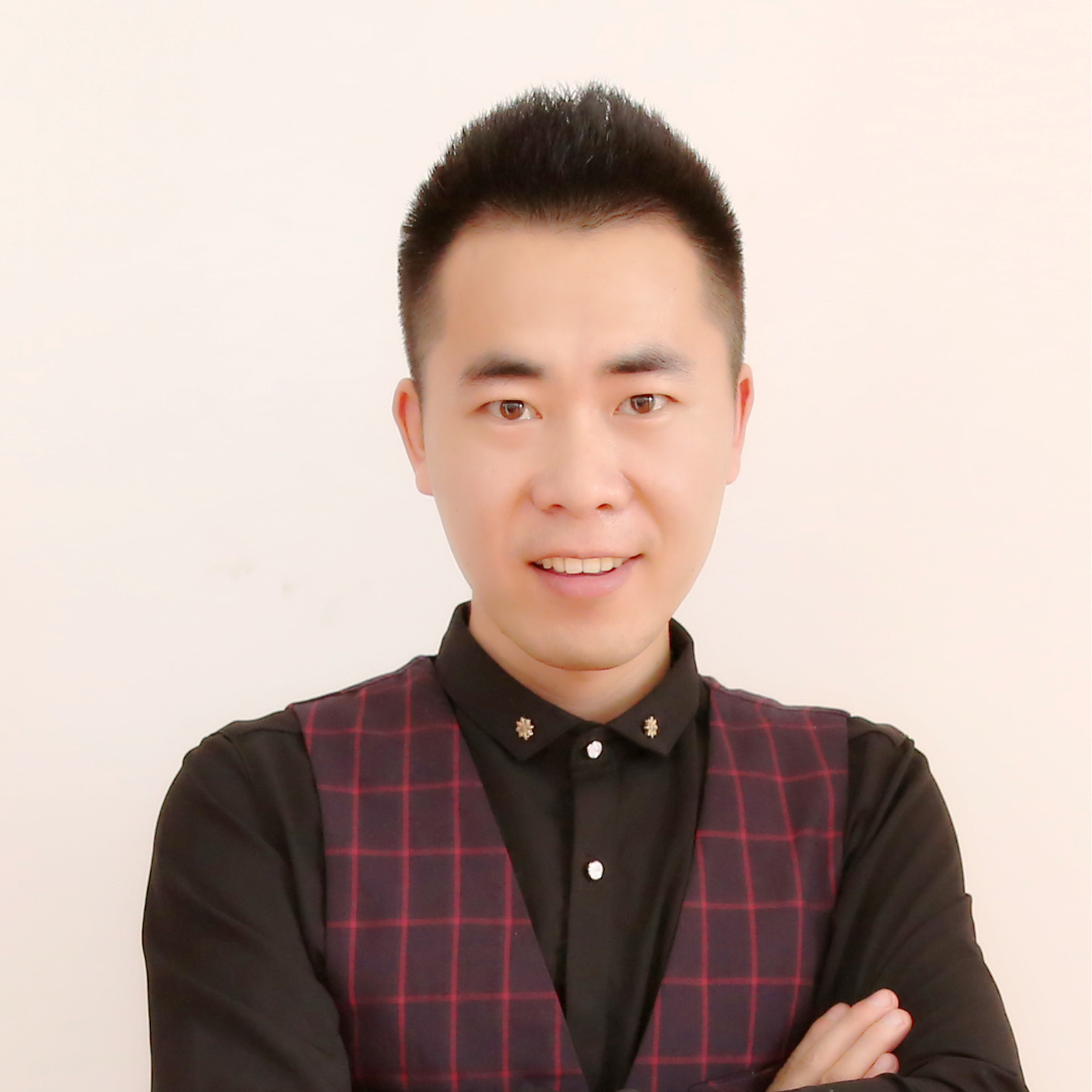 王东伟