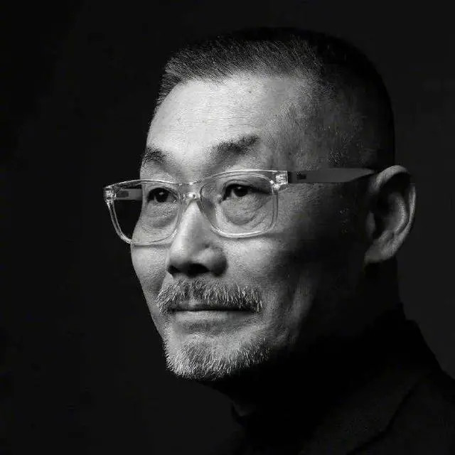 何平