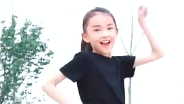 童模宋小睿跳舞,随着音乐的节奏,小睿跳舞的实力真是见涨啊!