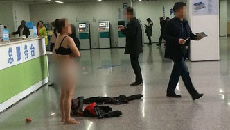 小女生脱内衣内裤视频_小女生内衣内裤(3)