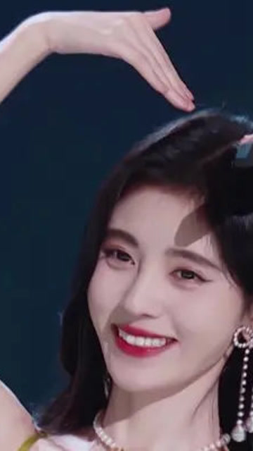 小鞠的花式比心#鞠婧祎