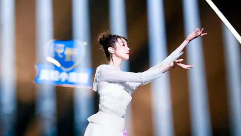 张艺凡赤脚跳芭蕾,是小仙女呀