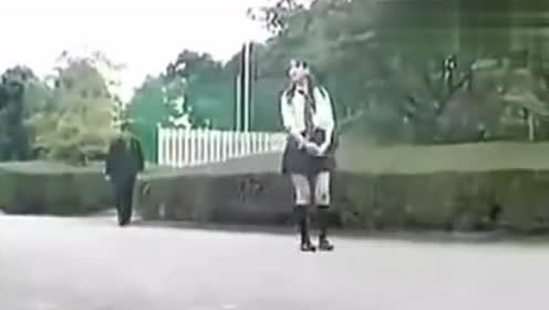 沙漏街头恶搞视频，沙漏街的卜语