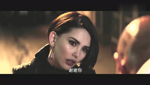 《摩天营救》中昆凌第一次出现简直惊艳极了,美艳又霸气