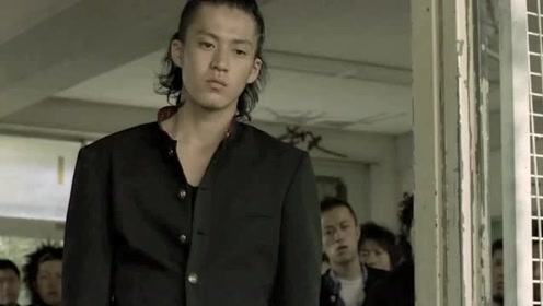 泷谷源治真是可爱,台词记不住,带着小抄去征服忠太!
