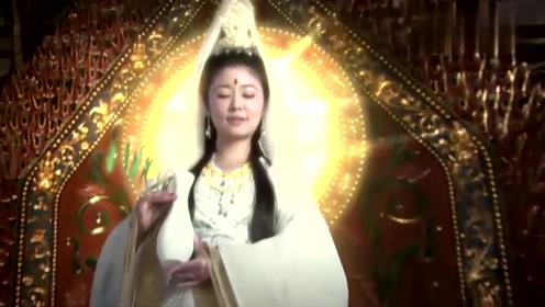 妇人寺庙求子,观音突然显灵,撒下花朵为其赐子