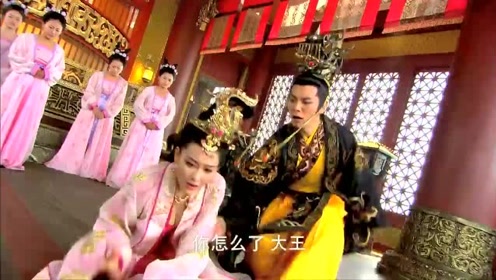 胡仙儿演了一出撒泼打滚的好戏,把老搭档申公豹召来后宫