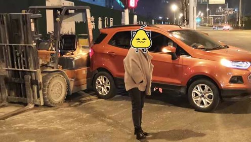 女司机 弹射式 倒车横穿马路 猛怼叉车 旁车吓得直后退 yoo视频精选 腾讯视频