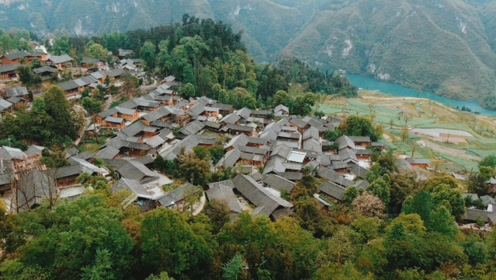 贵州大山深处的瑶族村落,房舍排列整齐民风淳朴,很想居住在这里