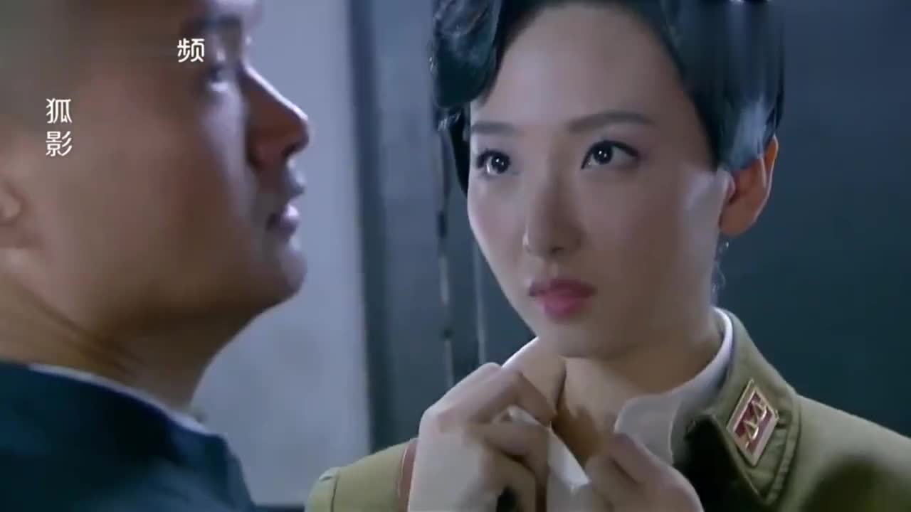 01:18   女特务身份被小伙发现,竟然开始脱衣服,上演美人计!