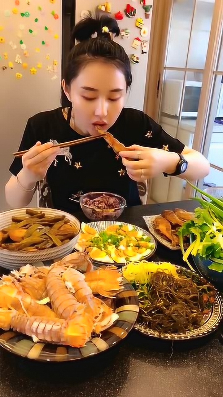 东北大姐吃播!她吃蘸酱菜我是真服气,老大一口了!超级香啊