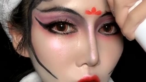 戏子卸妆后现出原形,素颜和妆后的差距真的太大了