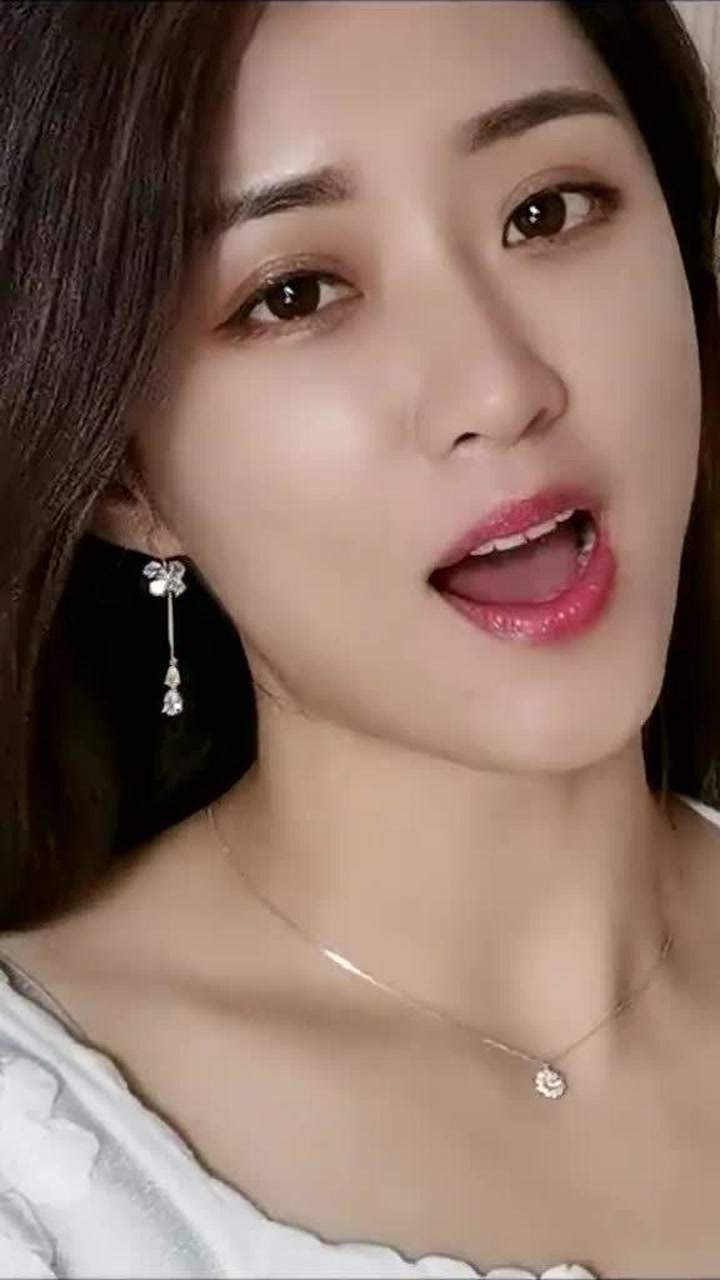 网红美女三妮,五官好美