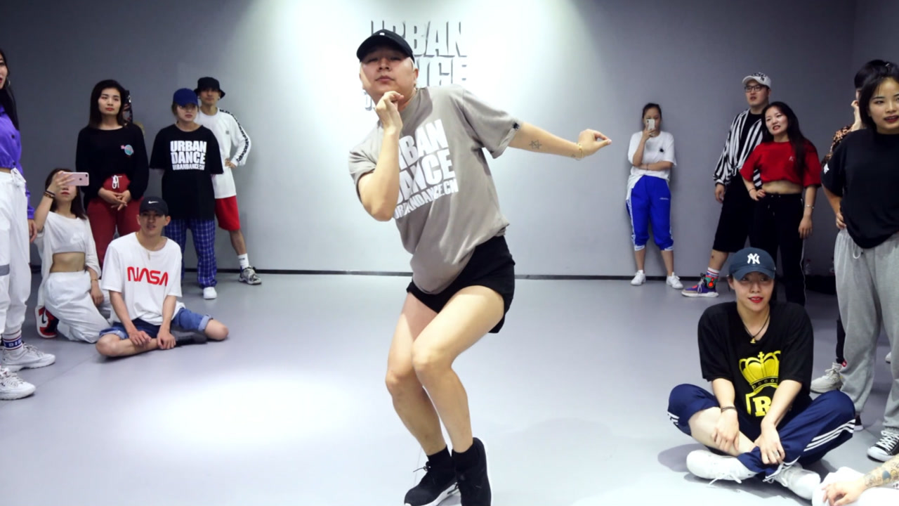 54   张建鹏 编舞《dancing with the devil》urban dance studio ti