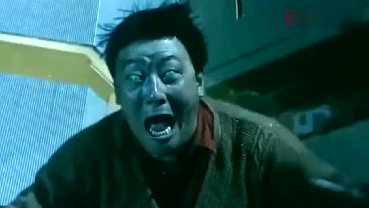 02:56   经典鬼片:男子被恶鬼上身,午马吴君如冯淬帆经典鬼片!