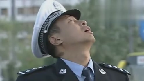 局长闯红灯 交警小伙看看红绿灯又看看头顶的摄像头 追还是不追 腾讯视频