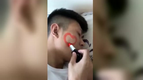 帅哥水下恶搞视频，帅哥水下恶搞视频大全