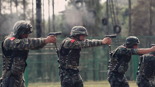 神奇!武警特战队员密林中上演快速逃脱术