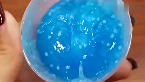 无硼砂无胶水,用牙膏和盐就能制作史莱姆,海蓝色水晶泥超解压!