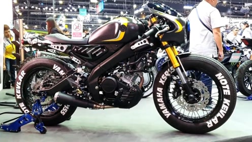 在国外车展,原厂就是复古咖啡风格的摩托车:yamaha xsr155