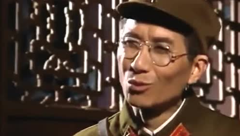 傻儿师长樊鹏举下套,副师长抓赌樊傻儿躲床底下,部下被罚30军棍