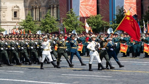 红场阅兵中国三军仪仗队"抢镜",外国人:中国阅兵是世界最棒的