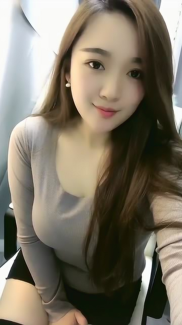 耐看型的美女,很有旺夫相,一眼看去就动心了!