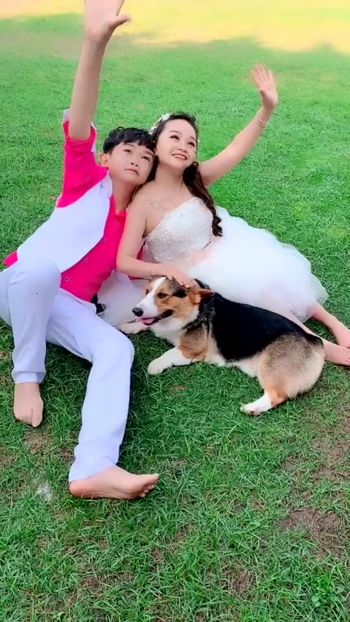 袖珍人小夫妻拍摄婚纱照,幸福美满的样子真让人羡慕!