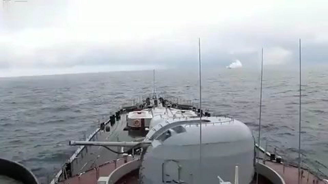 【军事武器】俄罗斯海军ak100舰炮射击