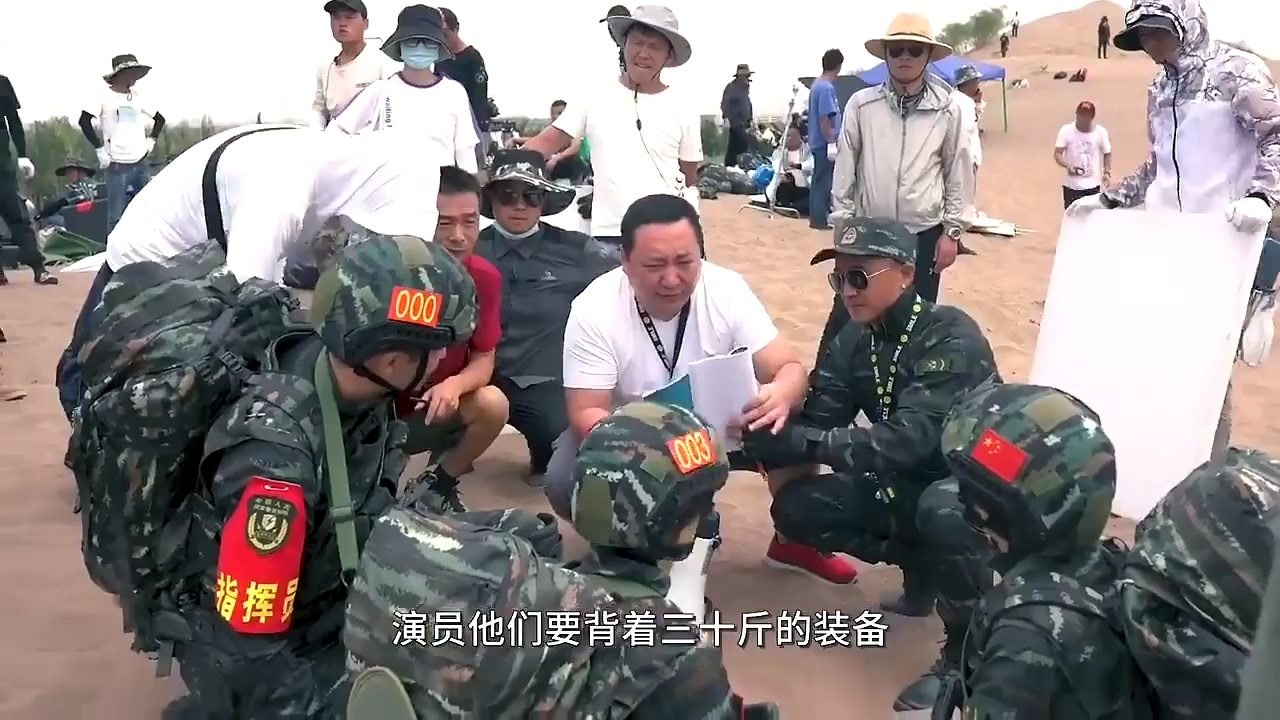 特战行动剧组拍摄环境艰苦,高伟光胡冰卿带三十斤装备