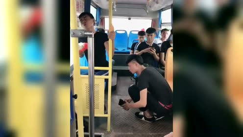 典典恶搞视频，典典搞笑视频