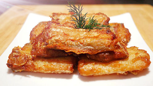 怎么才能做出又香又酥的香酥带鱼?有这两种食材,想不好吃都难!
