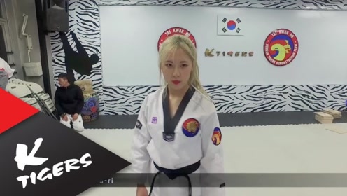 韩国美女表演飞身跆拳道,颜值和实力并存
