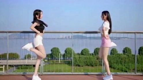 美女内衣热舞_美女内衣热舞固执