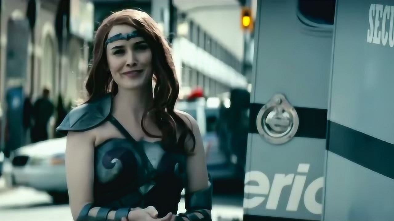 黑袍纠察队2:女超人硬刚押钞车,粉丝求合影
