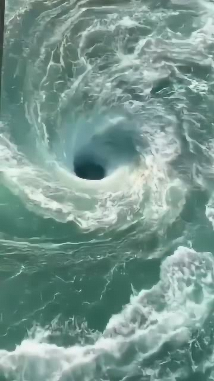 1080p蓝光画质 三倍流畅播放 4k超清体验 00:09 这大海中的漩涡
