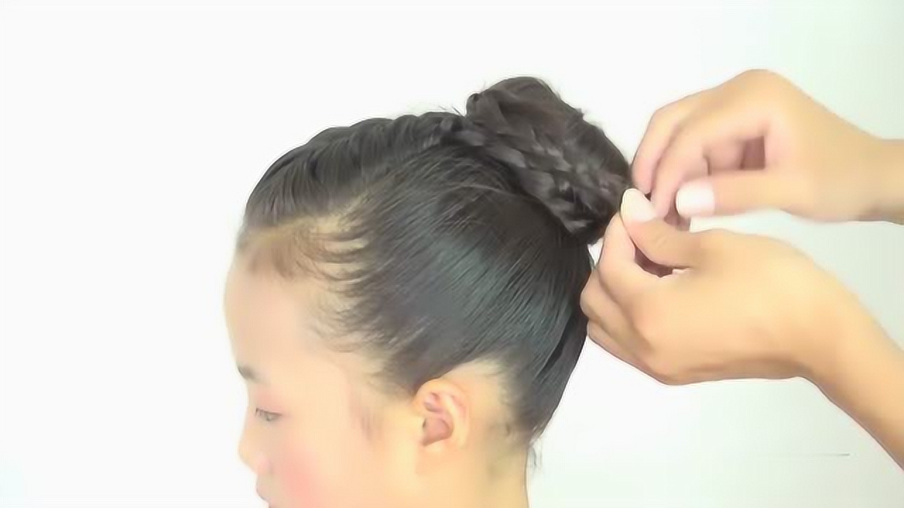 儿童编发教程:简单快捷扎出漂亮丸子头,喜欢的妈妈收藏吧!