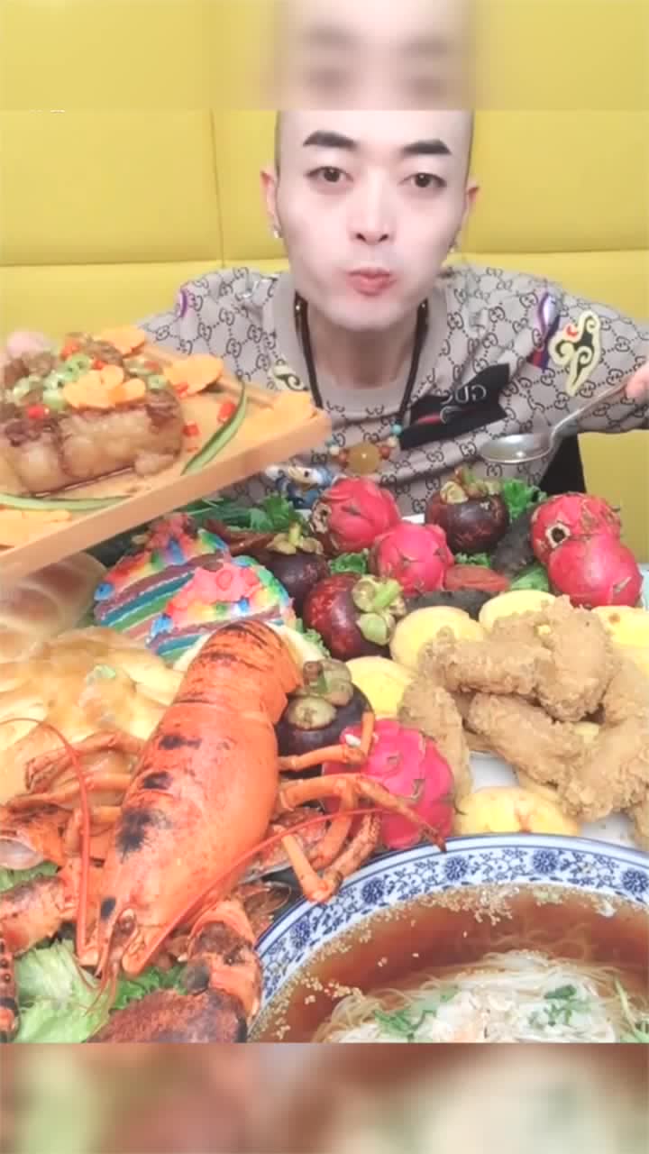 三倍流畅播放 4k超清体验  00:15   焖烂糊的肥肉吃起来,大胃王阿浩一