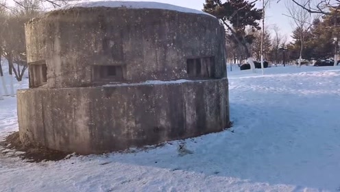 公园里发现碉堡炮楼,墙体半米多厚,看看东西能防弹吗