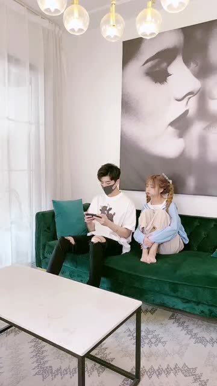 是苓哥吖身高差