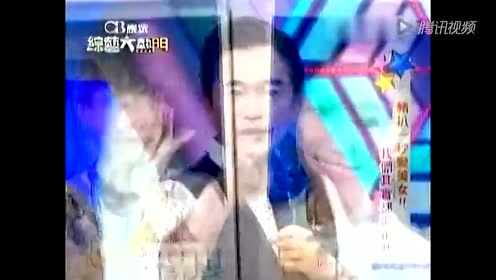 现场互动美女脚底挠痒痒