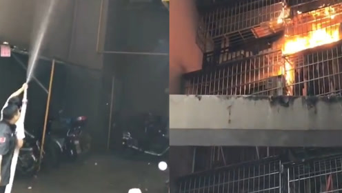 合浦公馆镇一商铺楼起火,浓烟滚滚