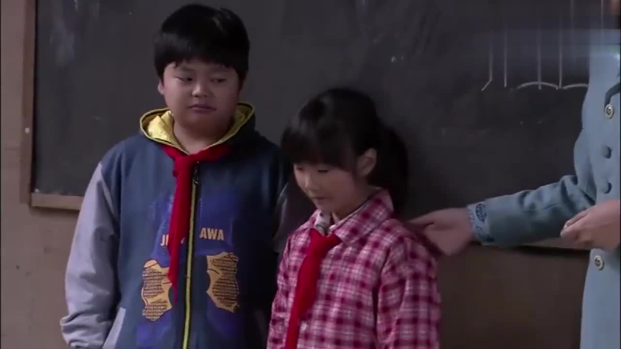 樱桃红了:燕子鼓起勇气上台答题,全班同学都为她鼓掌