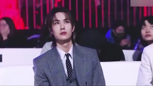 同是戴针织帽:王一博帅气,高天鹤时尚,看到钱枫忍不住