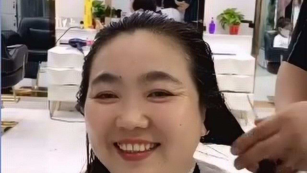 今天终于说动婆婆剪短发了,看到最后婆婆笑了,我终于安心了!