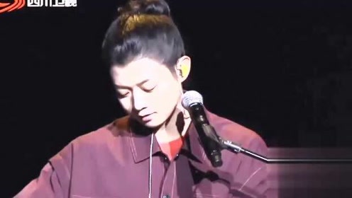 四川卫视跨年:电子琴和摇滚的碰撞,霍尊给你整的明明白白