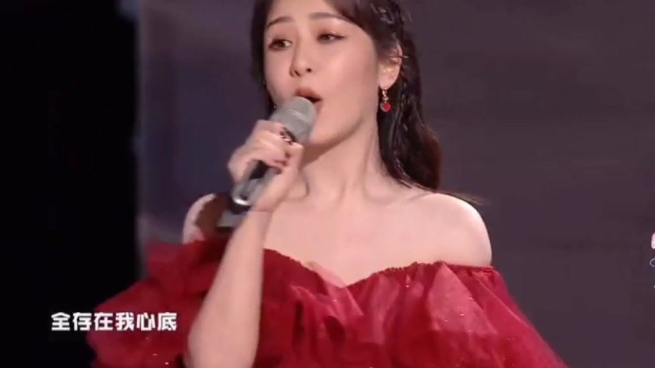 湖南卫视跨年:杨紫《温蒂公主的侍卫》超好听,笑容歌声双倍糖分好甜啊