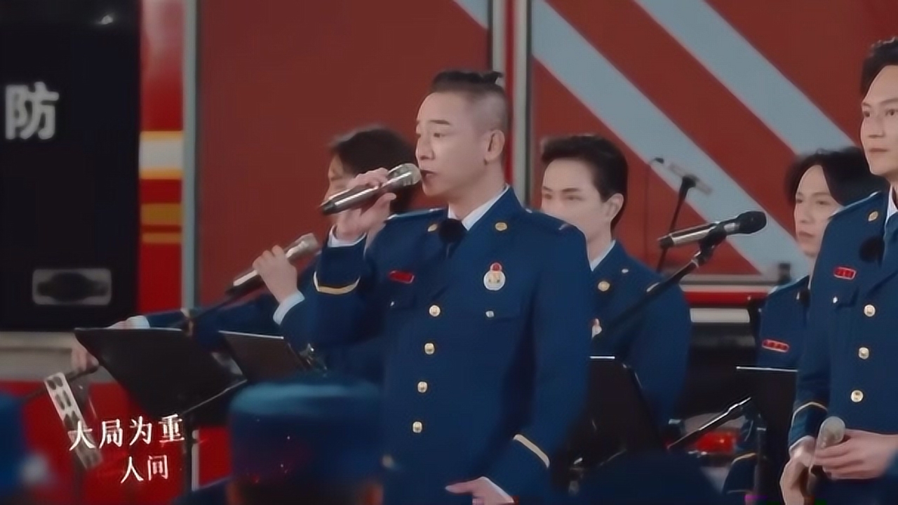 陈小春张智霖穿上军装唱【真心英雄,满满的感动